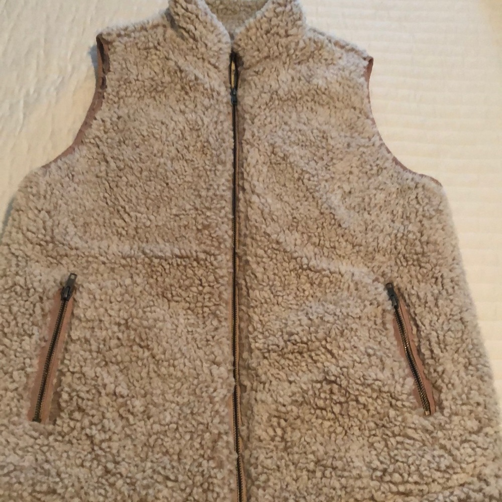 Sleeveless jacket